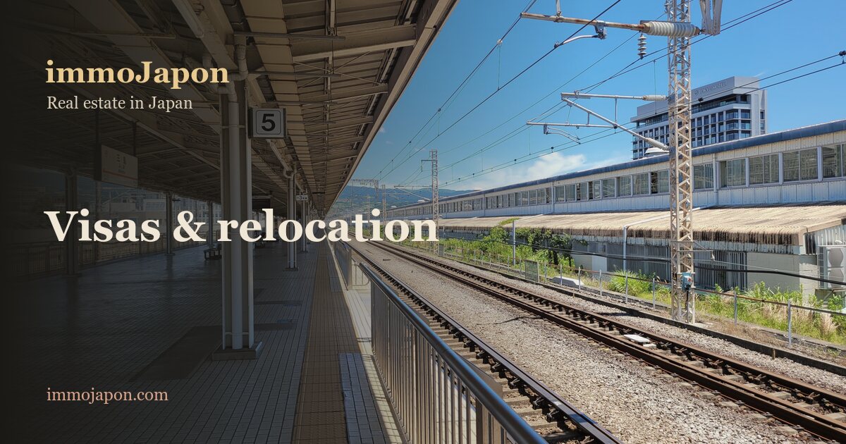 Shinkansen platform at Mishima station, tracks and overhead lines under a clear sky