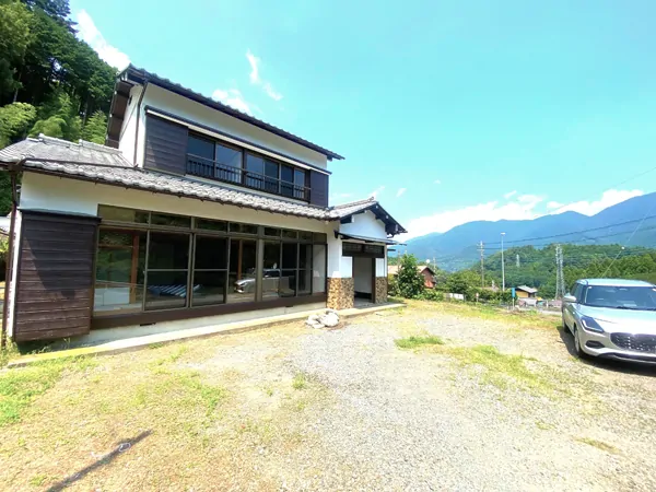 Maison à Yamanashi · 130 m²
